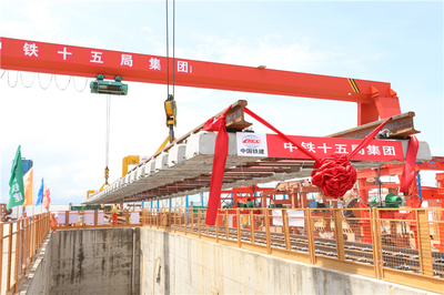 中铁十五局集团 集团新闻 深圳地铁20号线一期工程正线铺轨正式启动