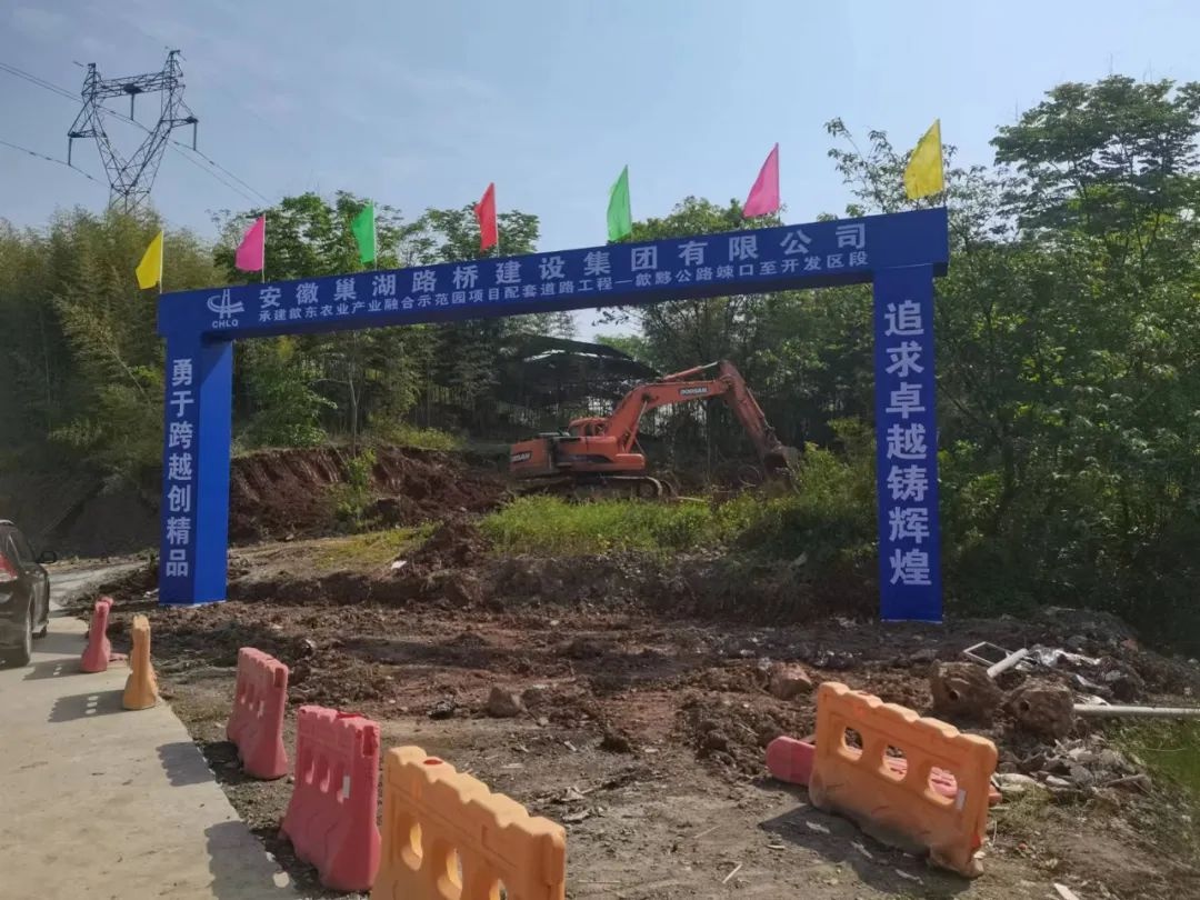 歙黟公路红绿灯处,一车辆追尾起火司机死亡!-曝光台-市民网·黄山论坛