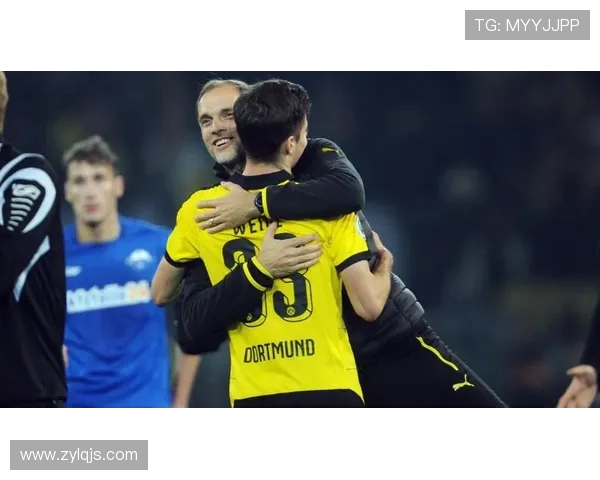 足球巨星三人同框合影幕后故事揭秘如何捕捉完美瞬间